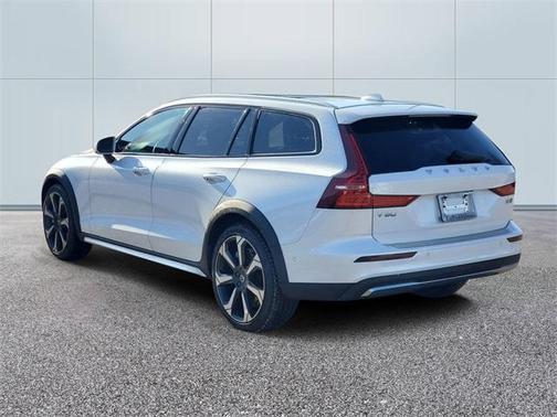 2025 Volvo V60 Cross Country B5 Ultra