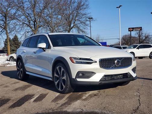 2025 Volvo V60 Cross Country B5 Ultra