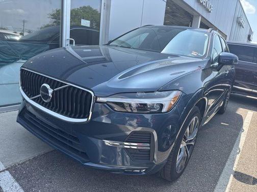 Denim Blue Metallic 2022 Volvo XC60 B5 Momentum