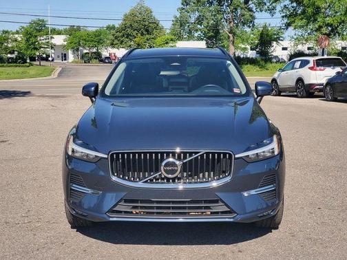 Denim Blue Metallic 2022 Volvo XC60 B5 Momentum