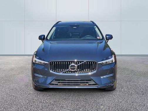 Denim Blue Metallic 2022 Volvo XC60 B5 Momentum