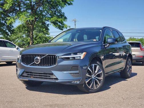 Denim Blue Metallic 2022 Volvo XC60 B5 Momentum