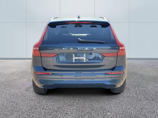 Denim Blue Metallic 2022 Volvo XC60 B5 Momentum