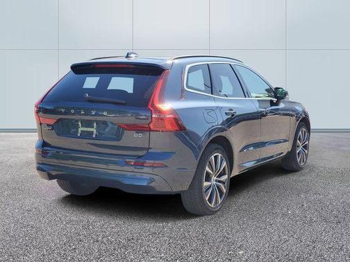 Denim Blue Metallic 2022 Volvo XC60 B5 Momentum