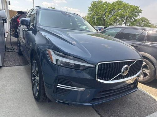 Denim Blue Metallic 2022 Volvo XC60 B5 Momentum