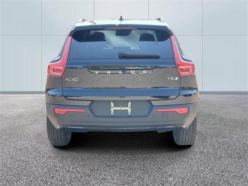 2021 Volvo XC40 T5 R-Design
