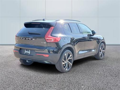 2021 Volvo XC40 T5 R-Design