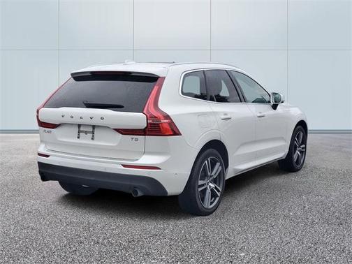 2018 Volvo XC60 T5 Momentum