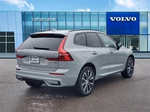 2025 Volvo XC60 B5 Plus