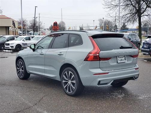 2025 Volvo XC60 B5 Plus