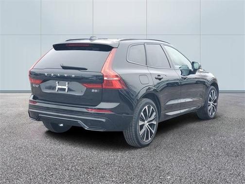 2025 Volvo XC60 B5 Plus