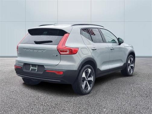 2025 Volvo XC40 B5 Plus Dark Theme