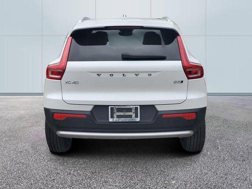 Crystal White 2023 Volvo XC40 B5 Plus Bright Theme