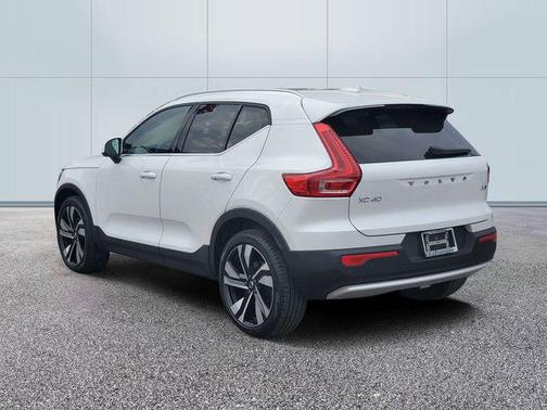 Crystal White 2023 Volvo XC40 B5 Plus Bright Theme