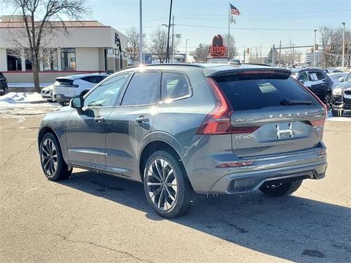 2026 Volvo XC60 B5 Plus