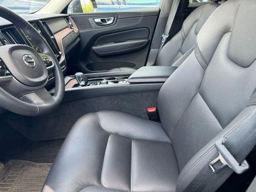 Platinum Gray Metallic 2023 Volvo XC60 B5 Plus Bright Theme