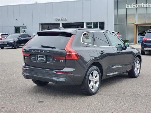 2022 Volvo XC60 B5 Momentum