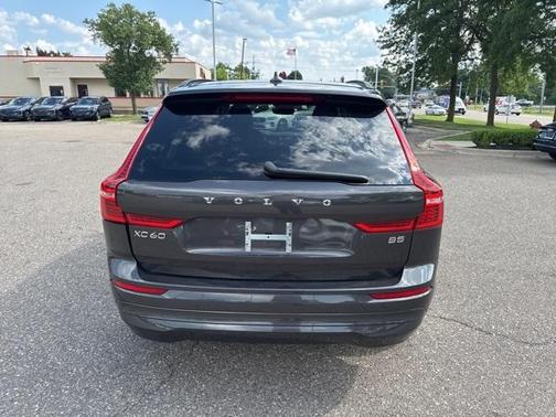 2022 Volvo XC60 B5 Momentum