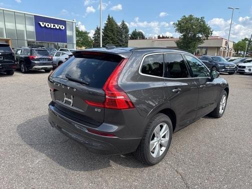 2022 Volvo XC60 B5 Momentum