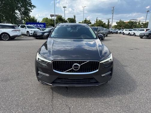 2022 Volvo XC60 B5 Momentum