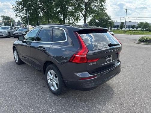 2022 Volvo XC60 B5 Momentum