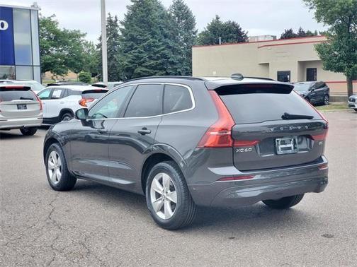 2022 Volvo XC60 B5 Momentum