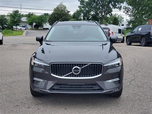 2022 Volvo XC60 B5 Momentum