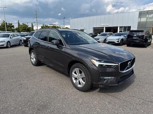 2022 Volvo XC60 B5 Momentum