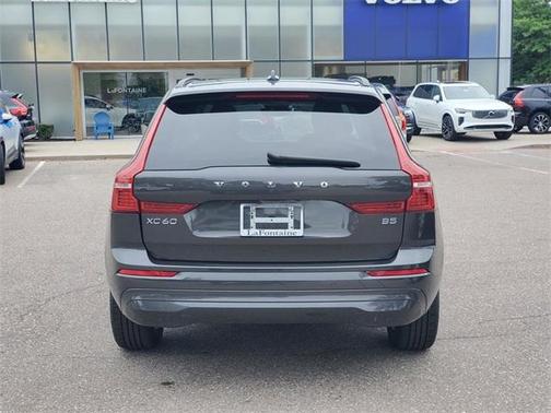 2022 Volvo XC60 B5 Momentum