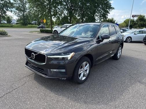 2022 Volvo XC60 B5 Momentum
