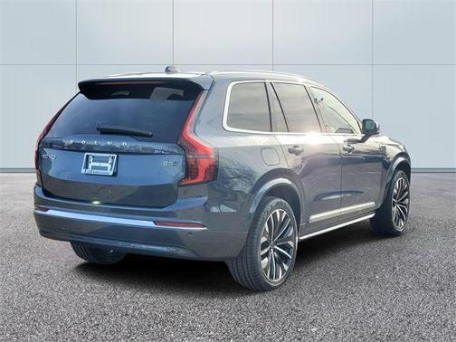 2025 Volvo XC90 B5 Plus