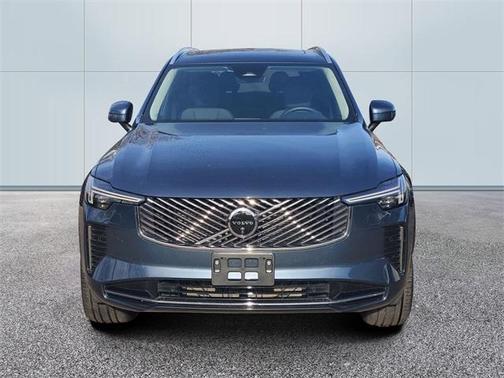 2025 Volvo XC90 B5 Plus