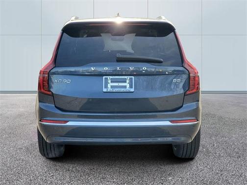 2025 Volvo XC90 B5 Plus