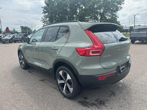2025 Volvo XC40 B5 Plus Dark Theme