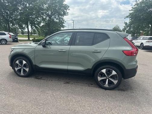 2025 Volvo XC40 B5 Plus Dark Theme