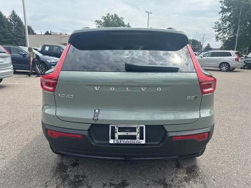 2025 Volvo XC40 B5 Plus Dark Theme