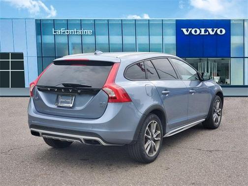 2018 Volvo V60 Cross Country T5 Platinum