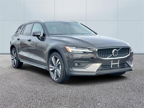 2025 Volvo V60 Cross Country B5 Plus