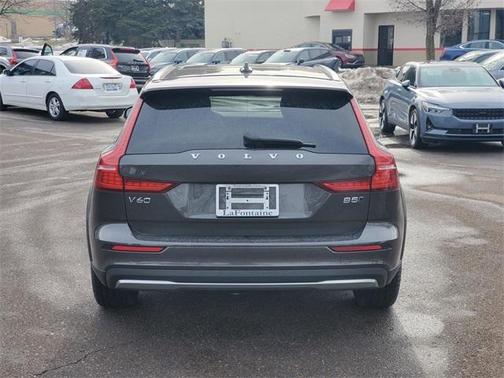 2025 Volvo V60 Cross Country B5 Plus