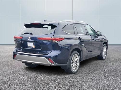 2022 Toyota Highlander Platinum