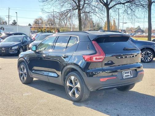 2025 Volvo XC40 B5 Plus Dark Theme