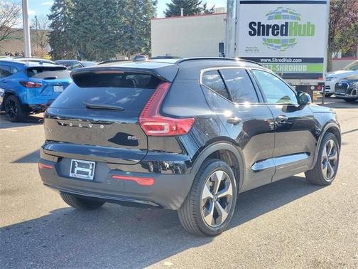 2025 Volvo XC40 B5 Plus Dark Theme