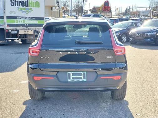 2025 Volvo XC40 B5 Plus Dark Theme