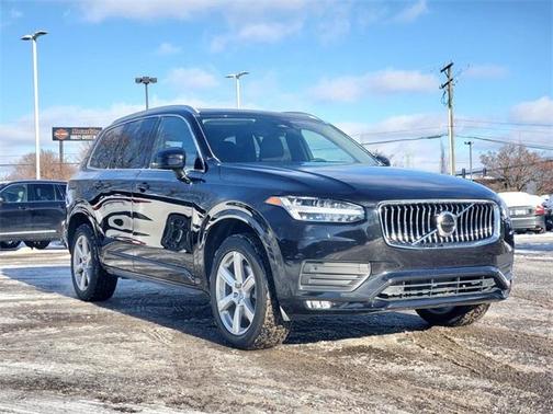 2023 Volvo XC90 B5 Core