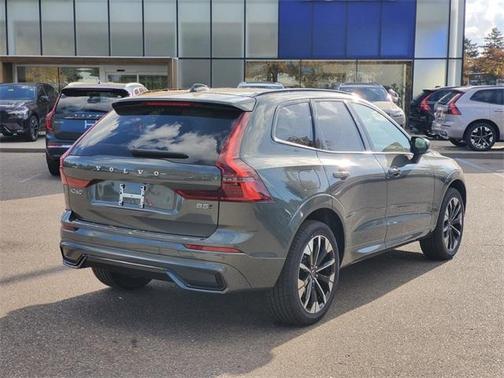 2026 Volvo XC60 B5 Plus