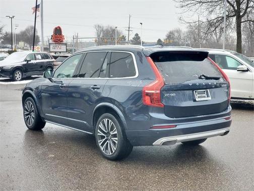 2021 Volvo XC90 T5 Momentum 7 Passenger