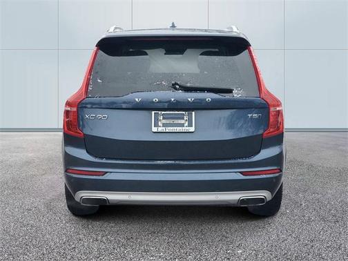 2021 Volvo XC90 T5 Momentum 7 Passenger