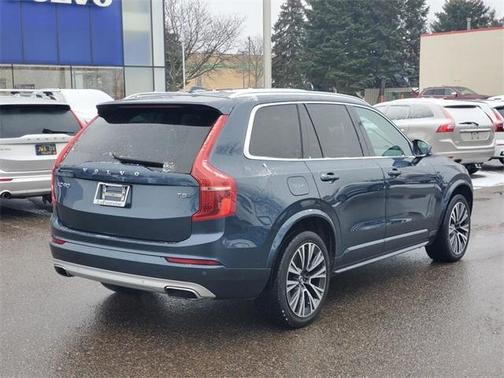 2021 Volvo XC90 T5 Momentum 7 Passenger