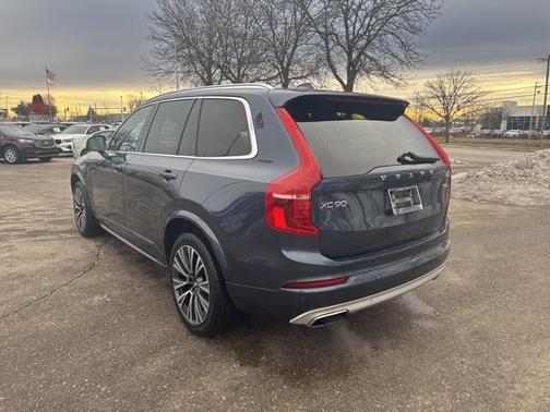 2021 Volvo XC90 T5 Momentum 7 Passenger