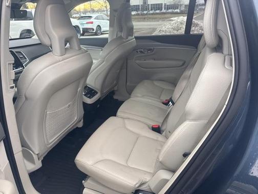2021 Volvo XC90 T5 Momentum 7 Passenger